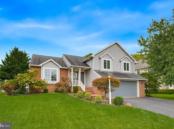 9 CORDELL Drive, STEVENS, PA 17578
