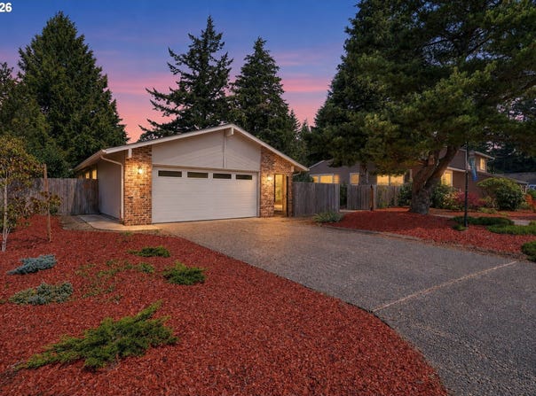 2265 24TH St, Florence, OR 97439