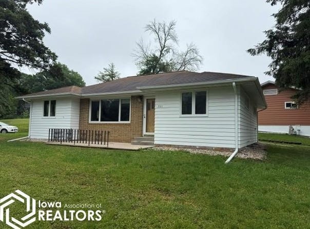 312 E Overmeyer Drive, Algona, IA 50511