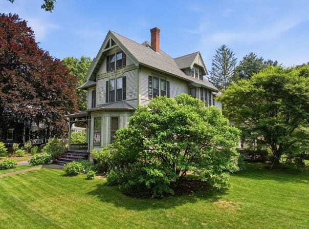 33 Gilbert St, North Brookfield, MA 01535