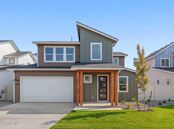 652 MOSCOW St, Sandpoint, ID 83864