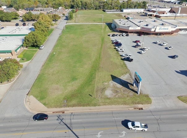1120 W Willow Rd, Enid, OK 73703