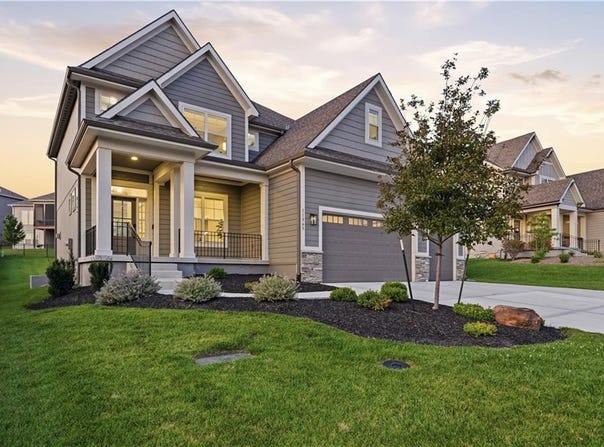 11563 S Montclaire Drive, Olathe, KS 66061