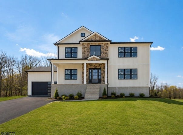 9 Emerald Dr, Hardyston Twp., NJ 07419-2642