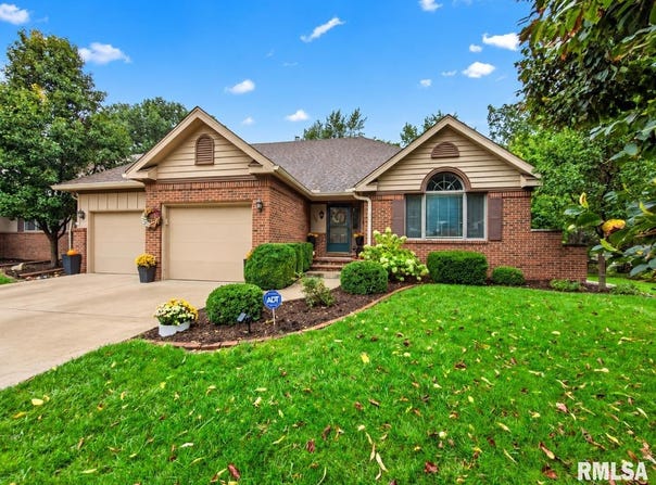 7220 N CHARLES Way, Peoria, IL 61614