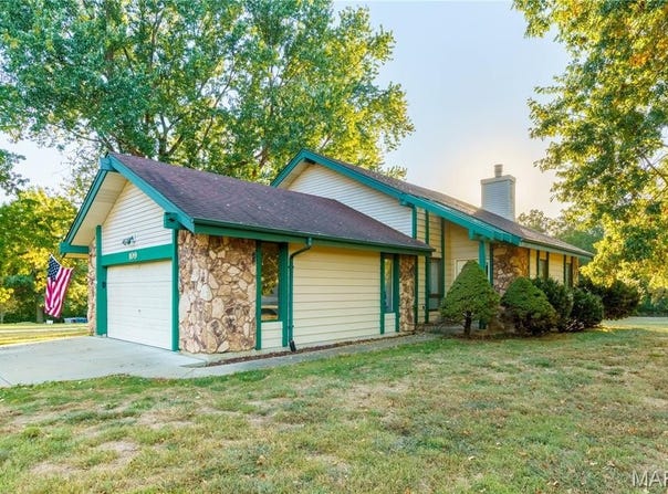 109 Osage Way, Weldon Spring, MO 63304