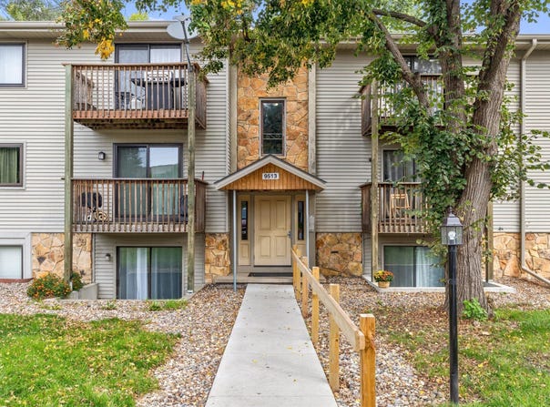 9513 University Avenue, Clive, IA 50325