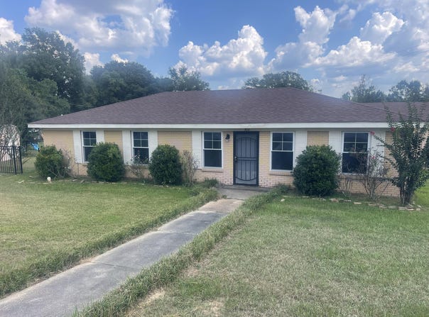 304 Weathersby Rd, Hattiesburg, MS 39402