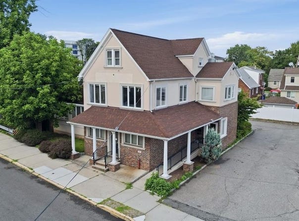 15 Wallington Avenue, Wallington, NJ 07057