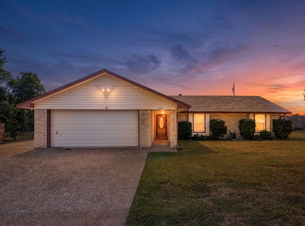 605 Angel Fire Drive, Hewitt, TX 76643