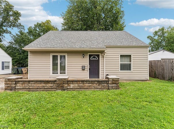 2143 Hillside Street, Cuyahoga Falls, OH 44221