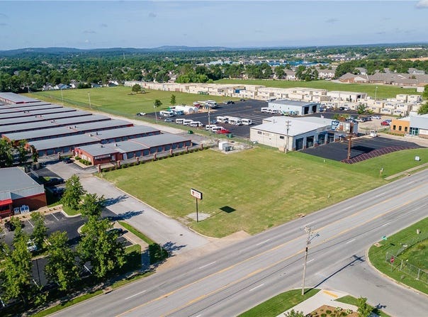 2569 E Robinson Avenue, Springdale, AR 72764