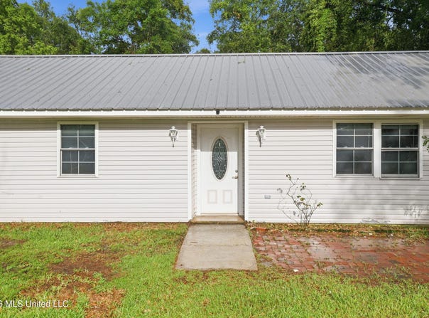 867 1/2 Washington Street, Bay Saint Louis, MS 39520