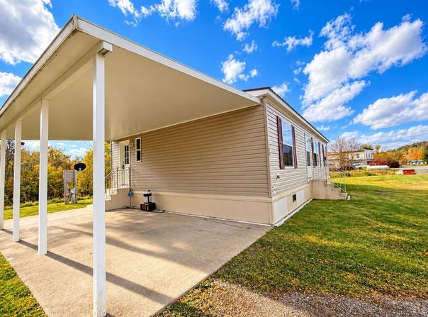 43 Crystal Lane, Lyndon, VT 05851