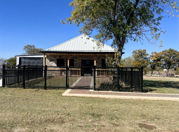 724 Franklin, Bellevue, TX 76228