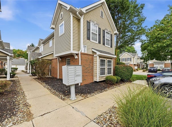 3394 Lenox Village Drive, Fairlawn, OH 44333