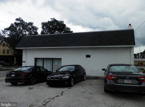8232 W CHESTER Pike, UPPER DARBY, PA 19082
