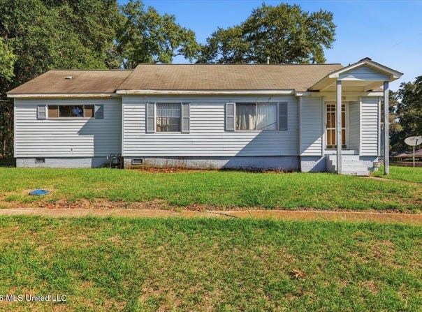 215 E Simpson, Mendenhall, MS 39114