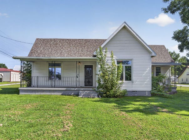 117 E Summit Avenue, Seymour, MO 65746