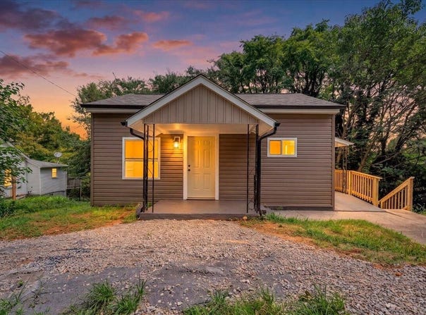 324 10th St, Vinton, VA 24179