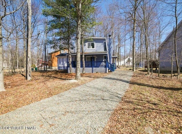 8943 Deerfield Drive, Tobyhanna, PA 18466