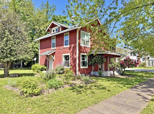 608 4TH St, Springfield, OR 97477
