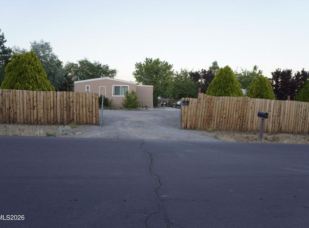 5886 Leon Drive, Sun Valley, NV 89433