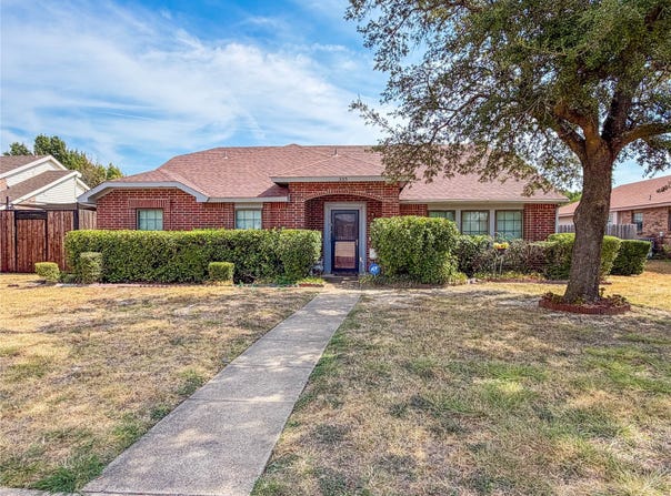 333 S Cannady Drive, Cedar Hill, TX 75104