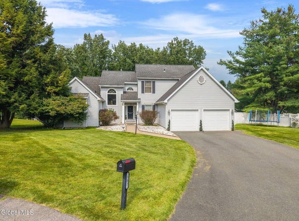302 Quidor Court, Guilderland, NY 12159