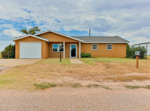 100 15th St, Seagraves, TX 79359
