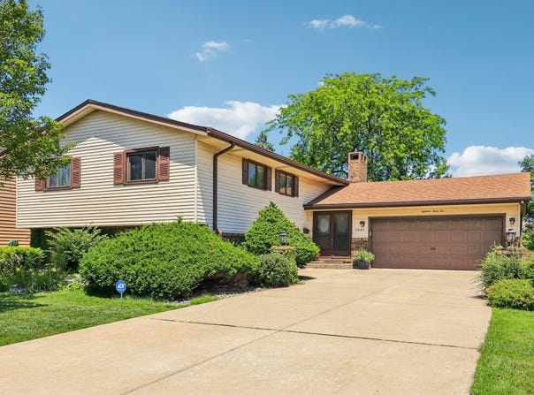 1845 Bluebird Lane, Munster, IN 46321