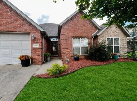 321 Essex Way, Centerton, AR 72719