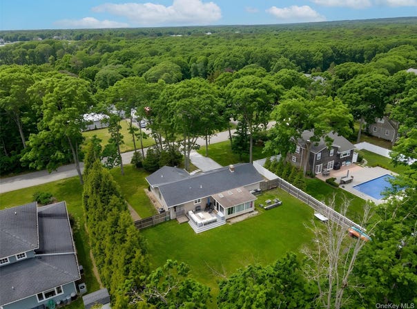 27 Canvasback Lane, East Quogue, NY 11942