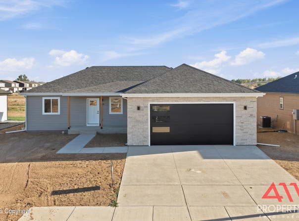 174 Royal Cir, Gillette, WY 82718