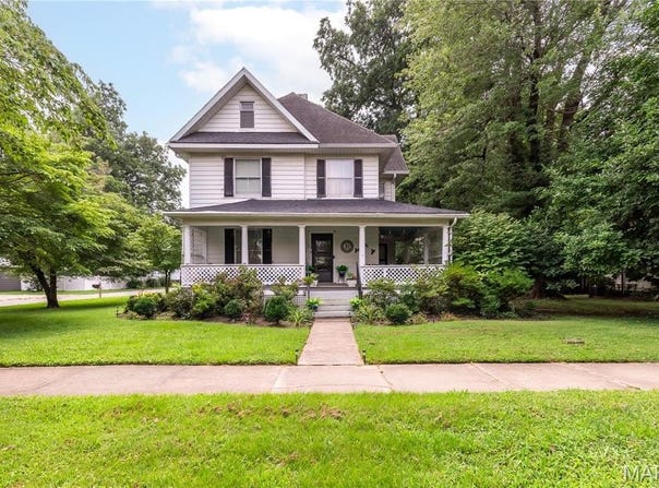 409 E Cypress Street, Charleston, MO 63834