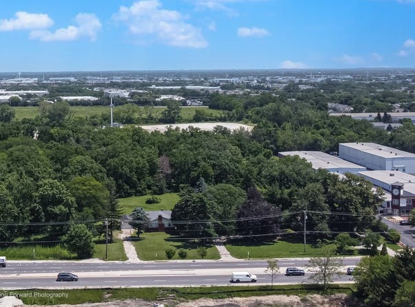7S151 N Eola Road, Aurora, IL 60502