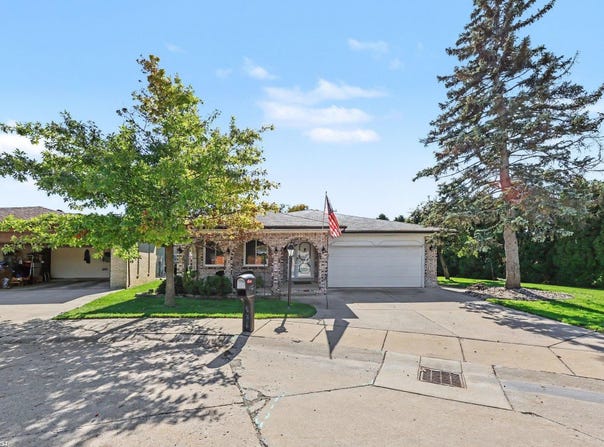 16306 E Hill Drive, Macomb, MI 48044