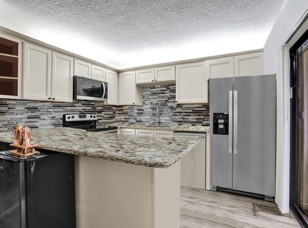 9993 NW 7th Street, Plantation, FL 33324