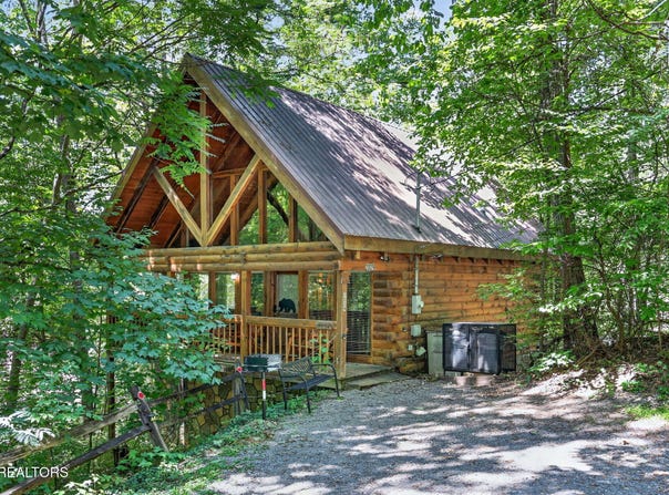2029 Beach Front Drive, Sevierville, TN 37876