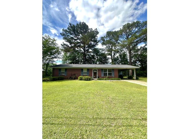 1910 Simpson Dr, Tupelo, MS 38804