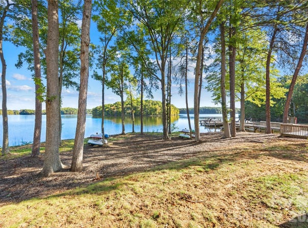 915 Northeast Drive, Davidson, NC 28036