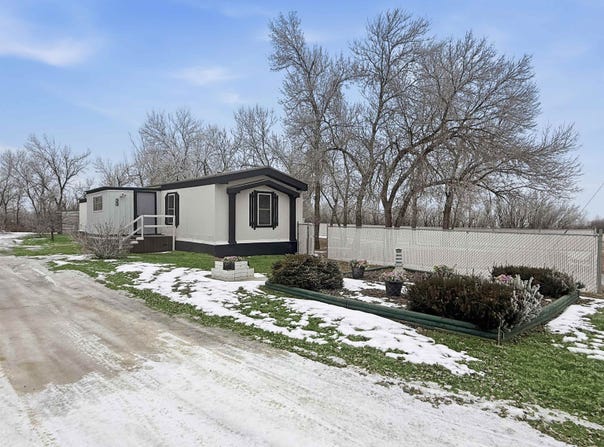 33 Main St N, Des Lacs, ND 58733