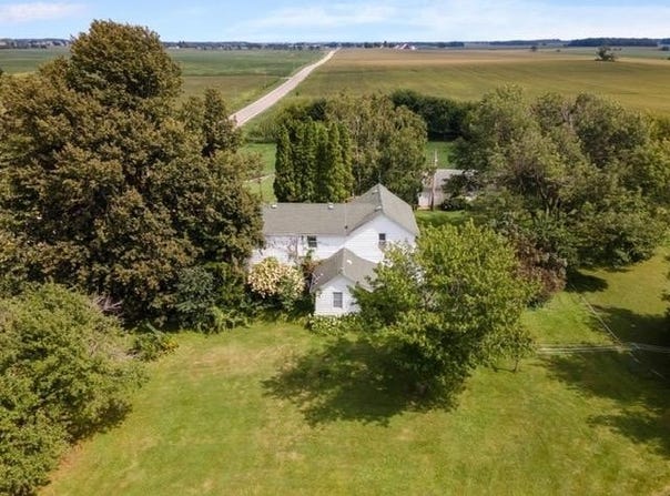 9346 E State 67 Road, Clinton, WI 53525