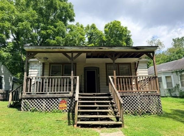 207 Bluestone Rd, MT. HOPE, WV 25880