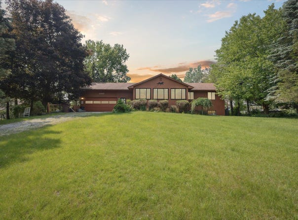 8886 Coleman Road, Haslett, MI 48840