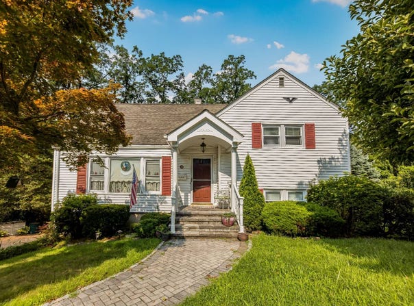 33 Dexter Rd, Yonkers, NY 10710