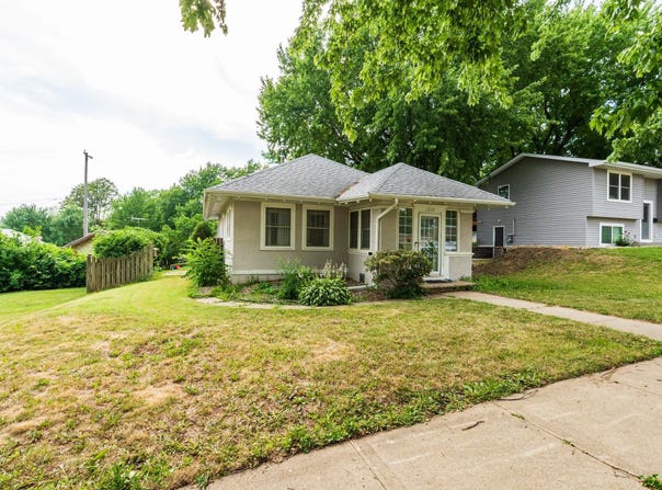 1027 1st Ave SE, LeMars, IA 51031