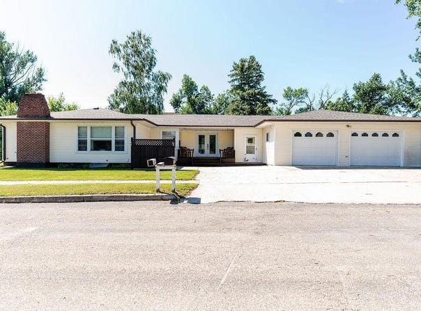 405 6th Avenue, Edgeley, ND 58433