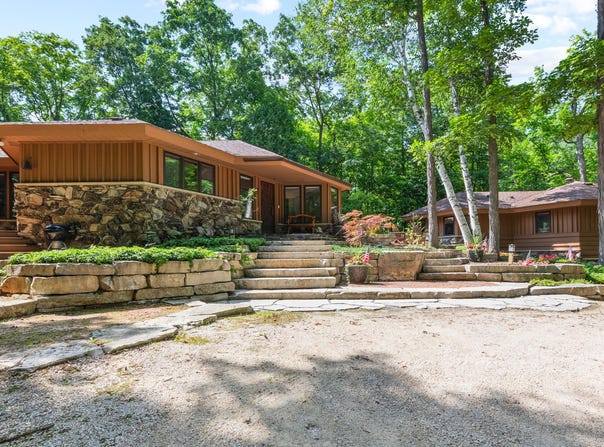 2775 E Moraine Dr, Kewaskum, WI 53040