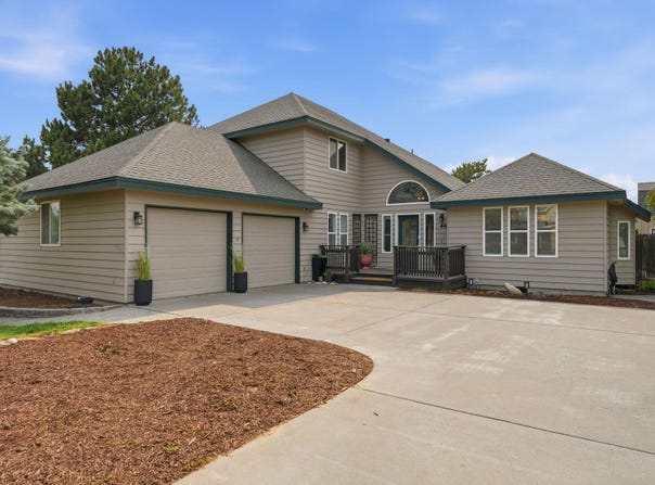 4489 Northlake Dr, West Richland, WA 99353